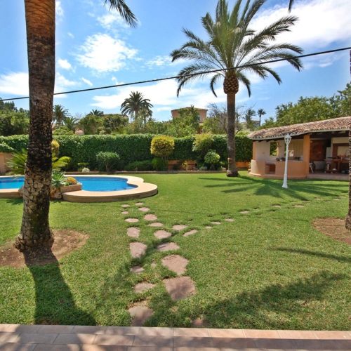 Garden and pool : Prestigio 5 habitaciones Villa PARA VENTA en Javea Castellans